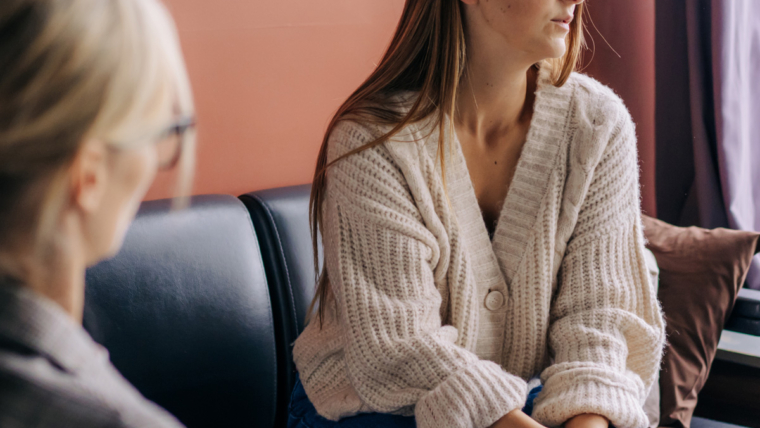 Behandling af stress med psykoterapi | Hvad er symptomerne på stress? Find ud af det her.